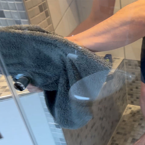 Saugwundertuch_Anwendung_Dusche